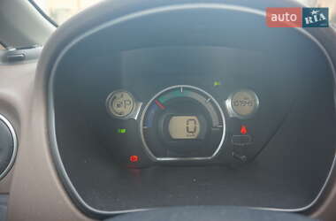 Хэтчбек Citroen C-Zero 2011 в 