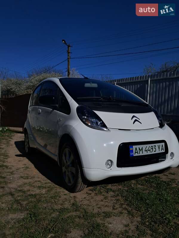 Хэтчбек Citroen C-Zero 2012 в 