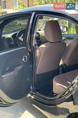 Хэтчбек Citroen C-Zero 2011 в 