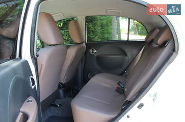 Хэтчбек Citroen C-Zero 2011 в 