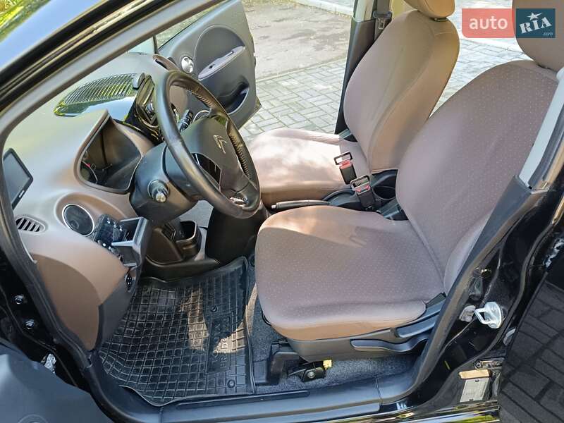 Хэтчбек Citroen C-Zero 2012 в Сходнице