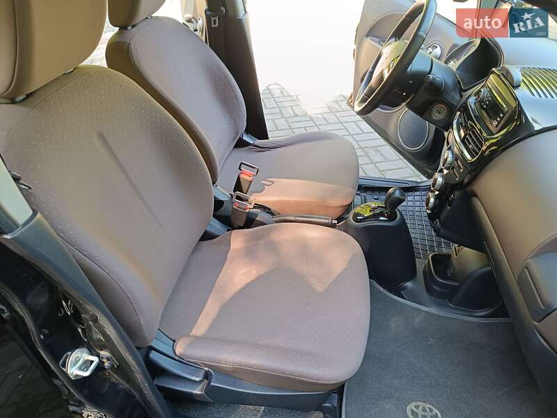 Хэтчбек Citroen C-Zero 2012 в Сходнице