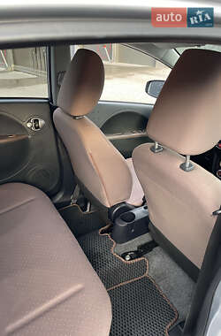 Хэтчбек Citroen C-Zero 2011 в 