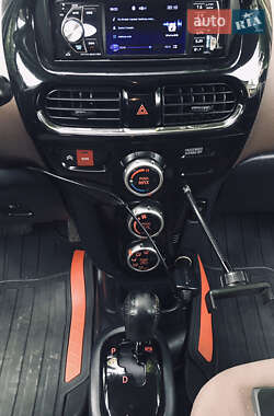 Хэтчбек Citroen C-Zero 2011 в 