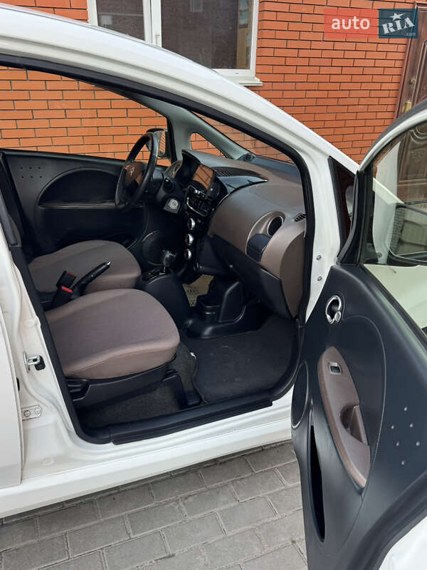 Хэтчбек Citroen C-Zero 2013 в Виннице