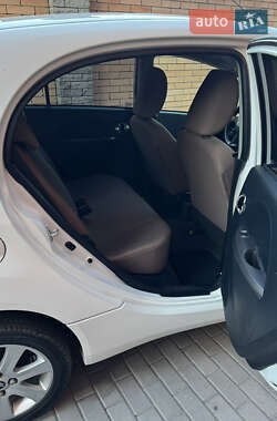 Хэтчбек Citroen C-Zero 2012 в 