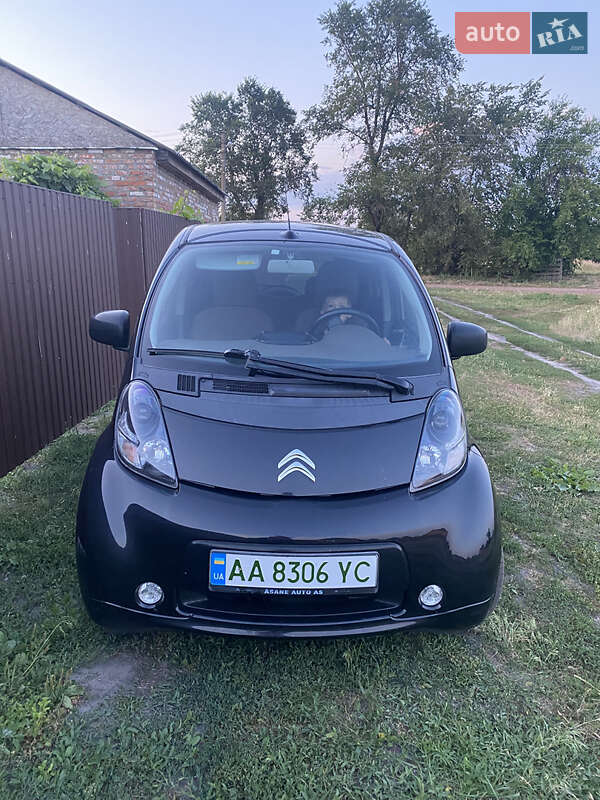 Хэтчбек Citroen C-Zero 2013 в 