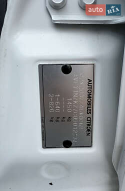 Хэтчбек Citroen C-Zero 2011 в 