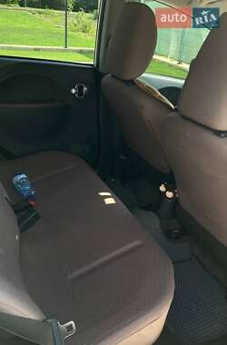 Хэтчбек Citroen C-Zero 2012 в 