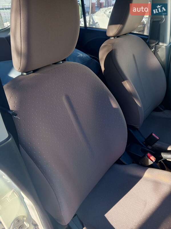 Хэтчбек Citroen C-Zero 2012 в Каменке-Бугской