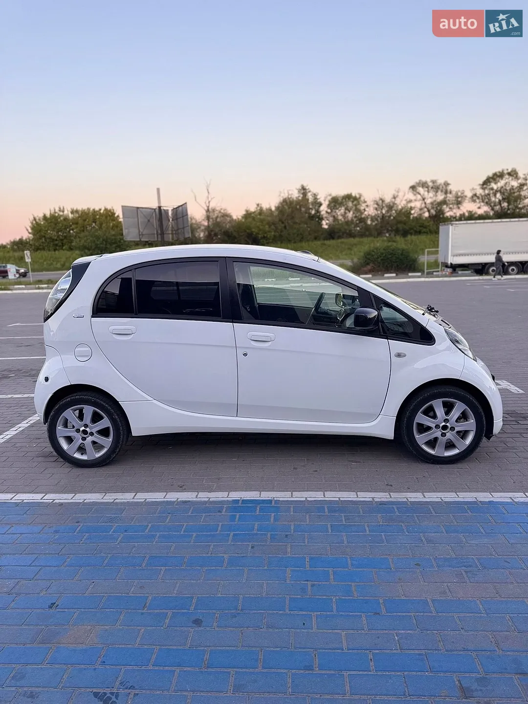 2011 Citroen C-ZERO - мініатюра 4