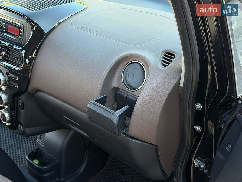 Хэтчбек Citroen C-Zero 2015 в Звягеле фото 28 Хэтчбек Citroen C-Zero 2015 в Звягеле