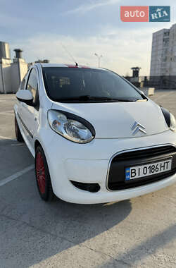 Хэтчбек Citroen C1 2010 в 