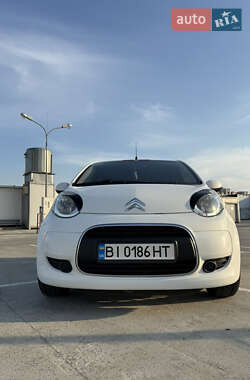 Хэтчбек Citroen C1 2010 в 