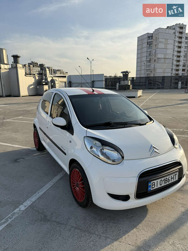 Хэтчбек Citroen C1 2010 в 