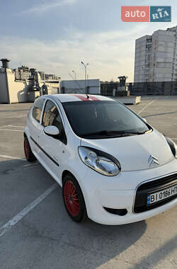 Хэтчбек Citroen C1 2010 в 