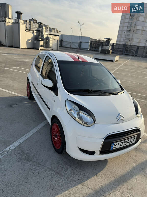 Хэтчбек Citroen C1 2010 в Киеве