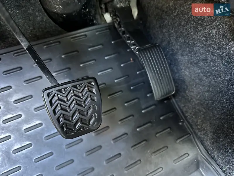 Хэтчбек Citroen C1 2012 в 
