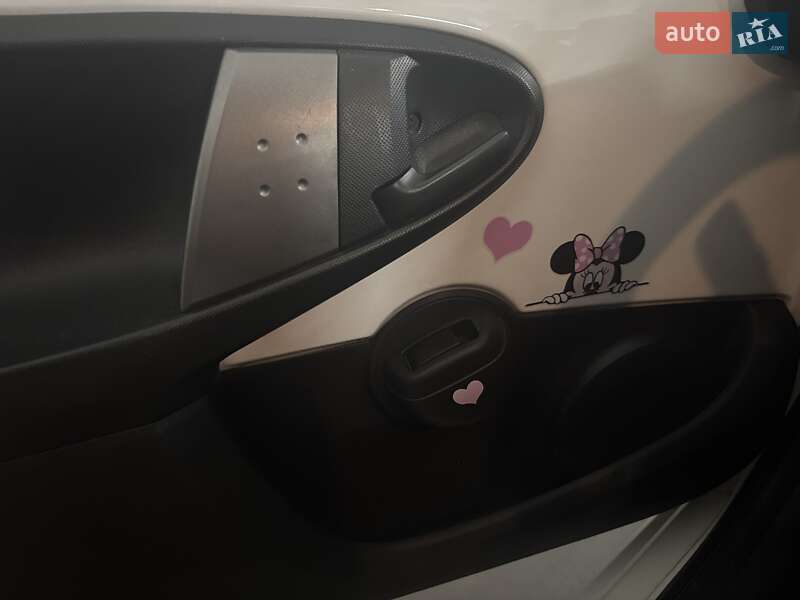 Хэтчбек Citroen C1 2012 в 