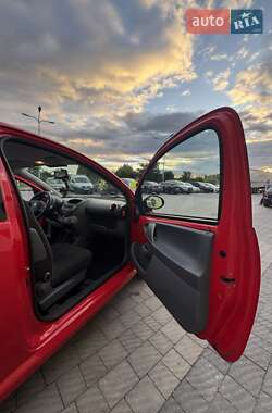Хэтчбек Citroen C1 2006 в 