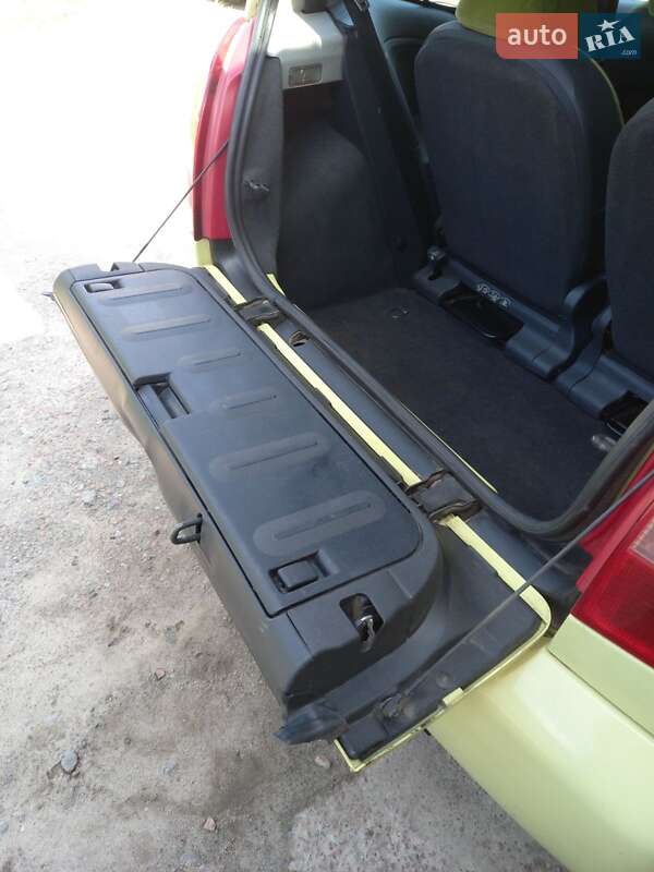 Хэтчбек Citroen C2 2004 в Киеве