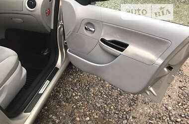 Хэтчбек Citroen C3 2006 в 