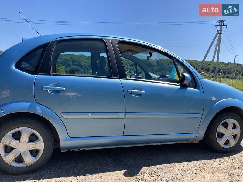Хэтчбек Citroen C3 2005 в 