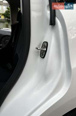 Хэтчбек Citroen C3 2012 в 