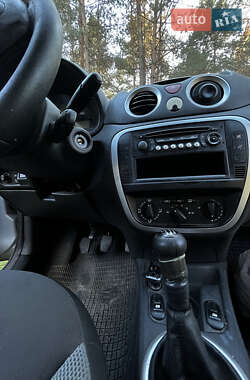 Хэтчбек Citroen C3 2007 в 