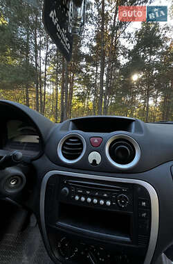 Хэтчбек Citroen C3 2007 в 