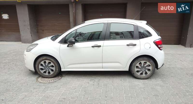 Хэтчбек Citroen C3 2013 в 