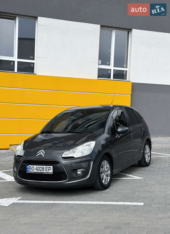 Хэтчбек Citroen C3 2012 в 