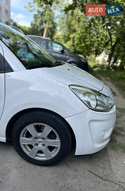 Хэтчбек Citroen C3 2011 в 