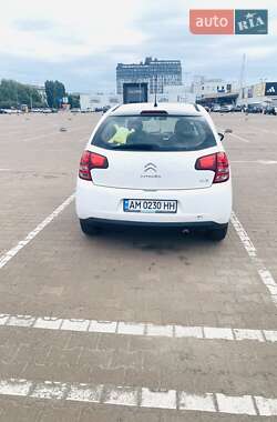 Хэтчбек Citroen C3 2012 в 