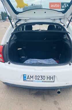 Хэтчбек Citroen C3 2012 в 