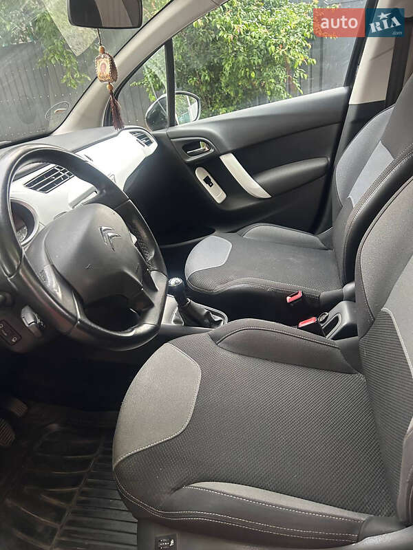 Хетчбек Citroen C3 2012 в Чутовому