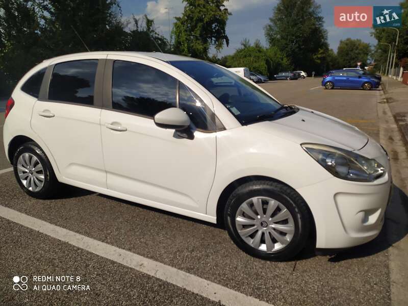 Хэтчбек Citroen C3 2012 в 