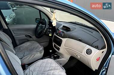 Хэтчбек Citroen C3 2002 в 