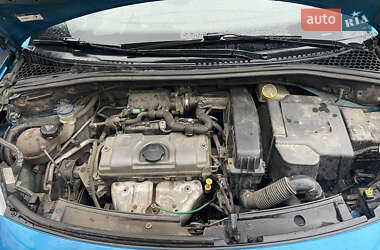 Хэтчбек Citroen C3 2010 в 