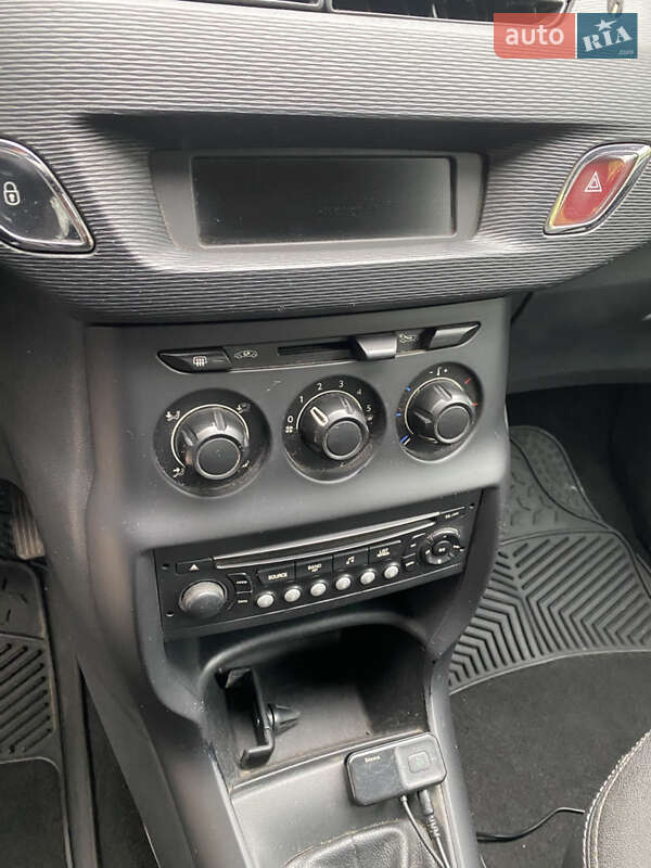 Хэтчбек Citroen C3 2011 в Вишневом