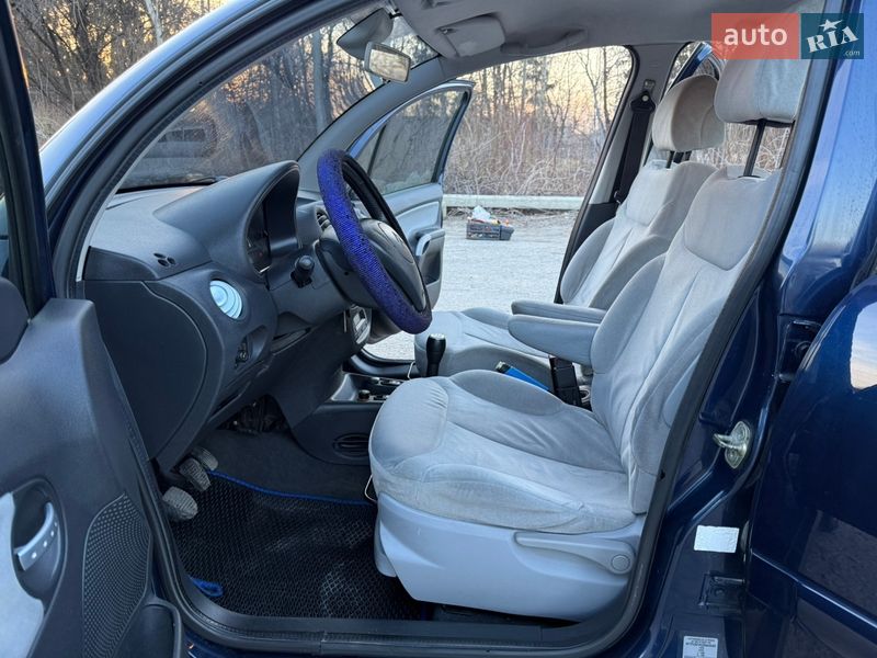 Хетчбек Citroen C3 2003 в Звягелі