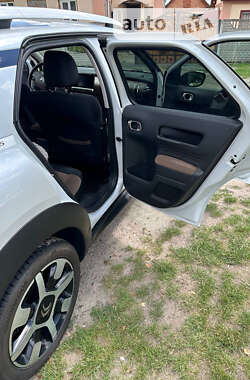 Внедорожник / Кроссовер Citroen C4 Cactus 2016 в 