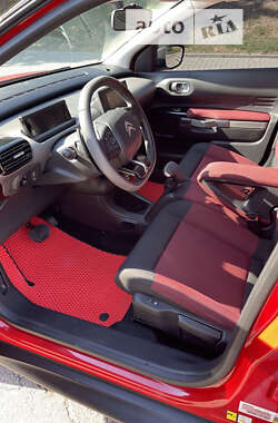 Внедорожник / Кроссовер Citroen C4 Cactus 2016 в 