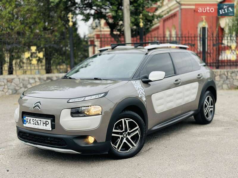 Внедорожник / Кроссовер Citroen C4 Cactus 2016 в 