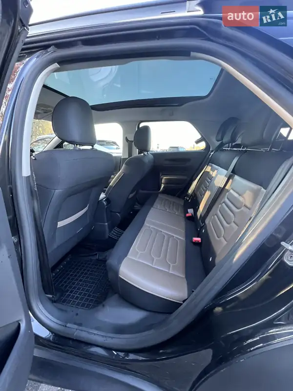 Внедорожник / Кроссовер Citroen C4 Cactus 2015 в 