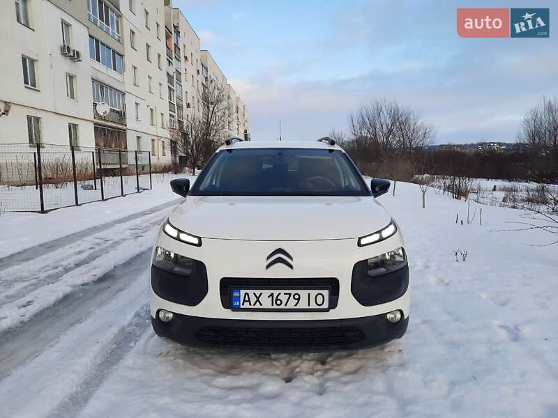 Внедорожник / Кроссовер Citroen C4 Cactus 2015 в 