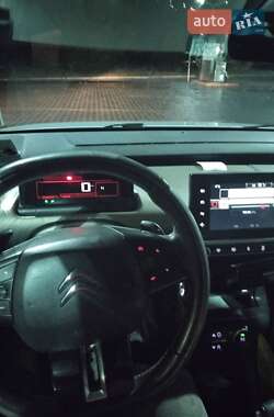 Внедорожник / Кроссовер Citroen C4 Cactus 2015 в 