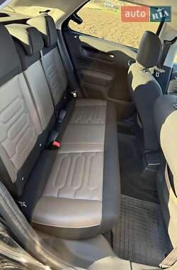 Внедорожник / Кроссовер Citroen C4 Cactus 2016 в 