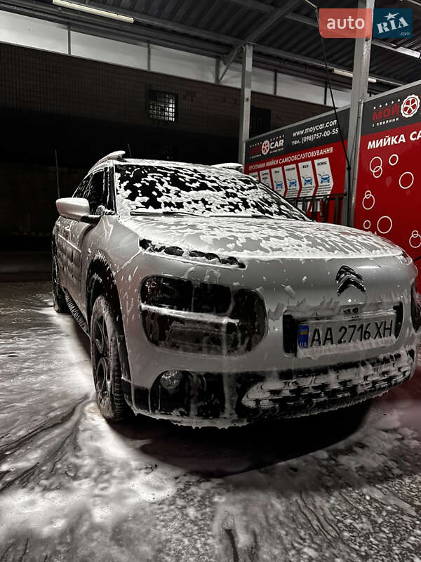 Внедорожник / Кроссовер Citroen C4 Cactus 2015 в Киеве
