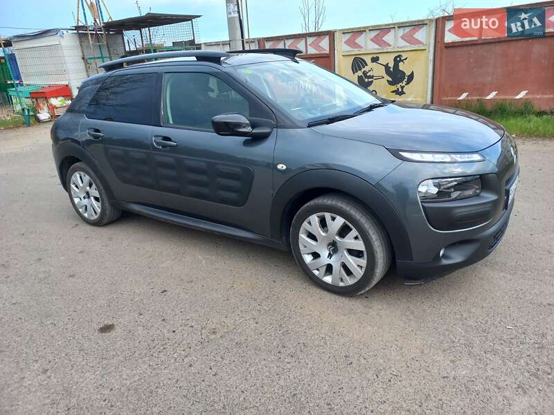 Внедорожник / Кроссовер Citroen C4 Cactus 2015 в 
